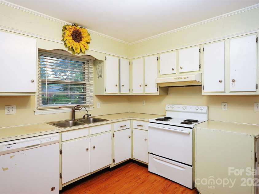 3016 Boston Avenue, Charlotte, NC 28212.  MLS# CAR4258590, YatesRealty ID 14919. 