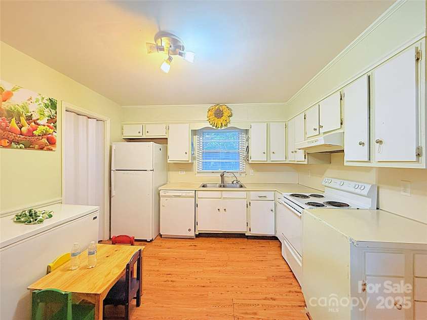 3016 Boston Avenue, Charlotte, NC 28212.  MLS# CAR4258590, YatesRealty ID 14919. 