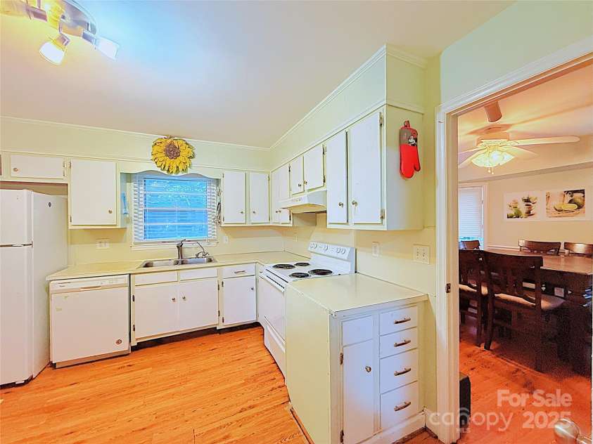 3016 Boston Avenue, Charlotte, NC 28212.  MLS# CAR4258590, YatesRealty ID 14919. 