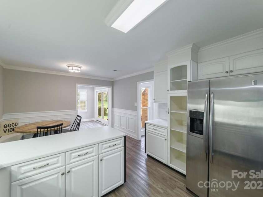 4351 Woodglen Lane, Charlotte, NC 28226.  MLS# CAR4237723, YatesRealty ID 14920. 