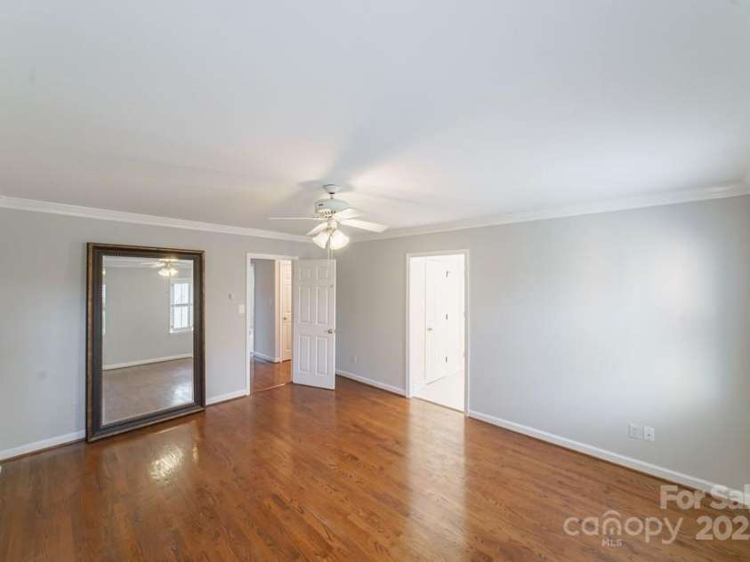 4351 Woodglen Lane, Charlotte, NC 28226.  MLS# CAR4237723, YatesRealty ID 14920. 