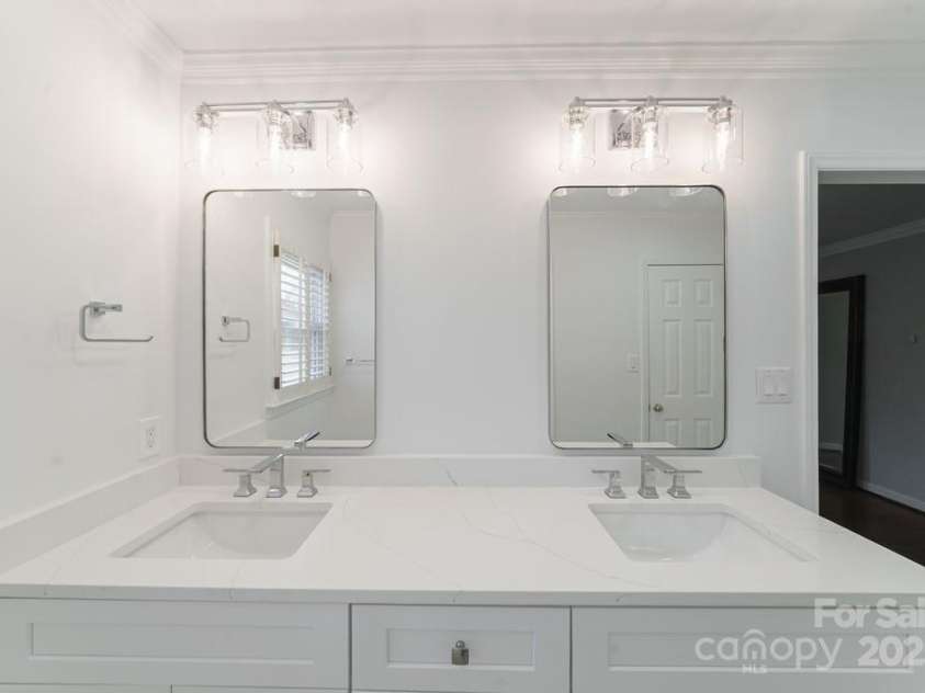 4351 Woodglen Lane, Charlotte, NC 28226.  MLS# CAR4237723, YatesRealty ID 14920. 