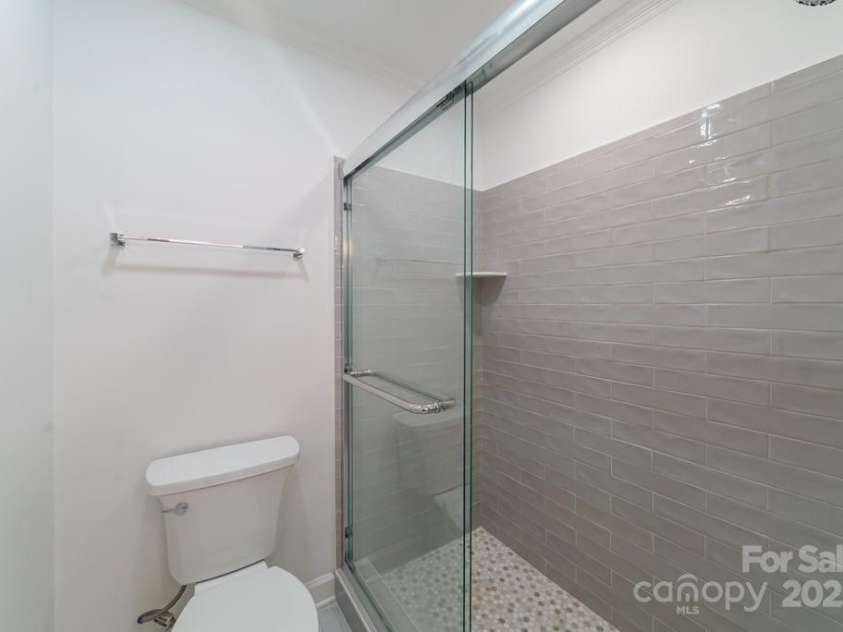 4351 Woodglen Lane, Charlotte, NC 28226.  MLS# CAR4237723, YatesRealty ID 14920. 