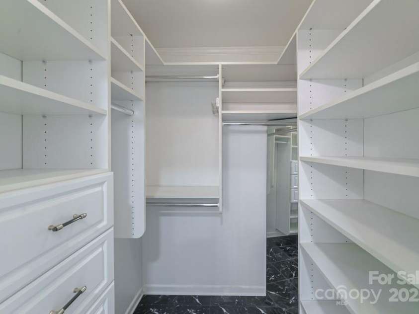 4351 Woodglen Lane, Charlotte, NC 28226.  MLS# CAR4237723, YatesRealty ID 14920. 