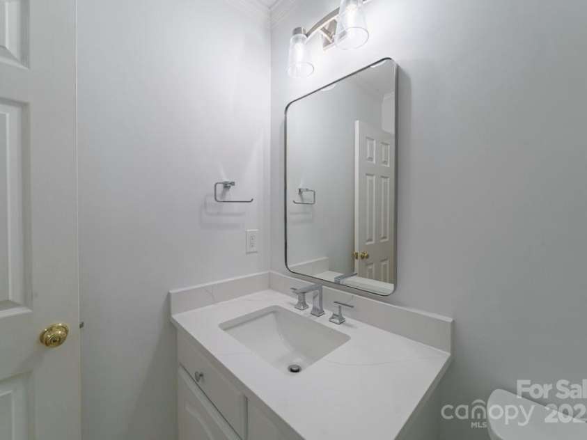 4351 Woodglen Lane, Charlotte, NC 28226.  MLS# CAR4237723, YatesRealty ID 14920. 