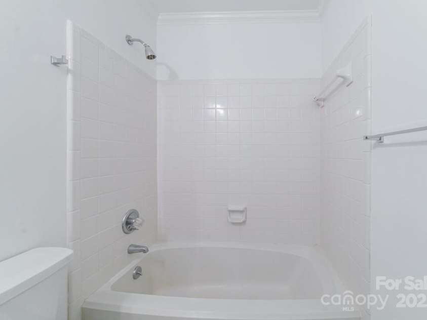 4351 Woodglen Lane, Charlotte, NC 28226.  MLS# CAR4237723, YatesRealty ID 14920. 