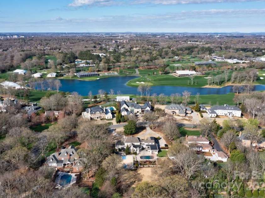 4351 Woodglen Lane, Charlotte, NC 28226.  MLS# CAR4237723, YatesRealty ID 14920. 