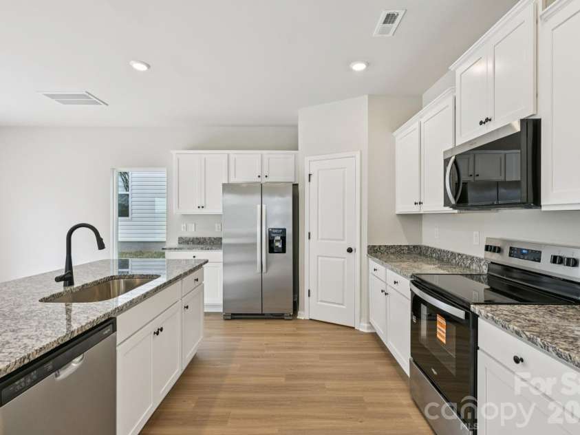 718 Willow Estates Drive, Shelby, NC 28150.  MLS# CAR4374043, YatesRealty ID 14921. 