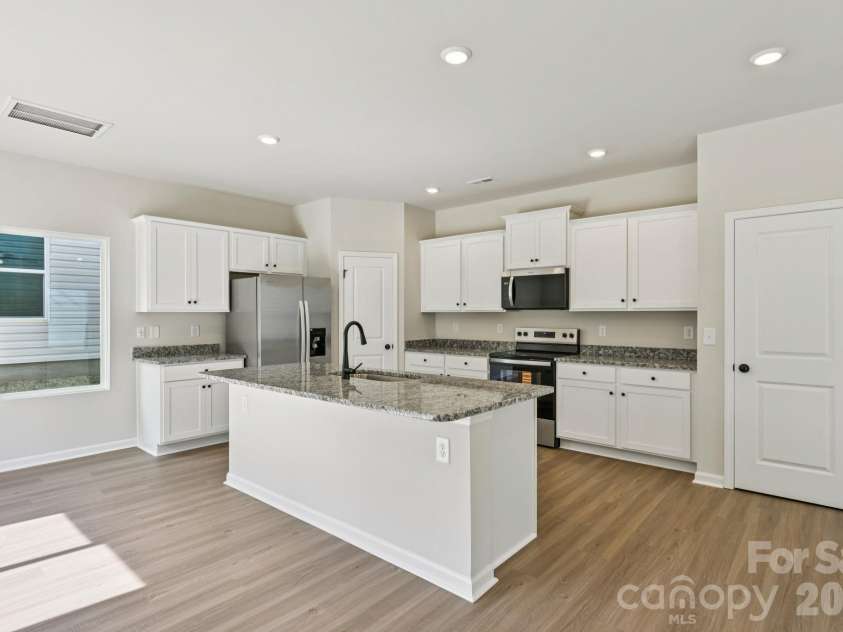 718 Willow Estates Drive, Shelby, NC 28150.  MLS# CAR4374043, YatesRealty ID 14921. 