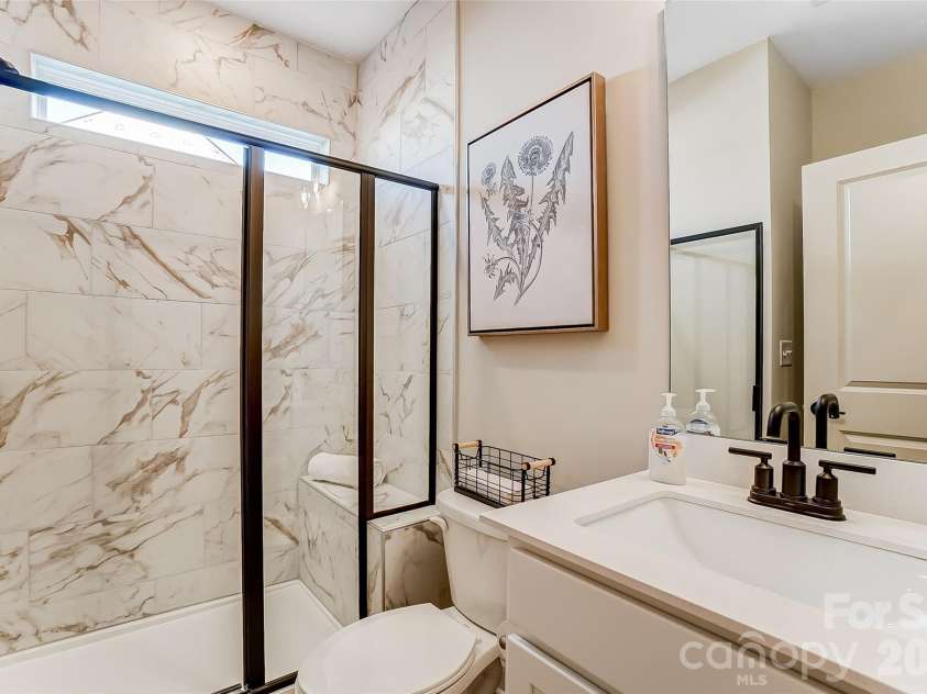 109 Summerhill Drive, Mooresville, NC 28115.  MLS# CAR4373648, YatesRealty ID 14922. Guest bath on the main