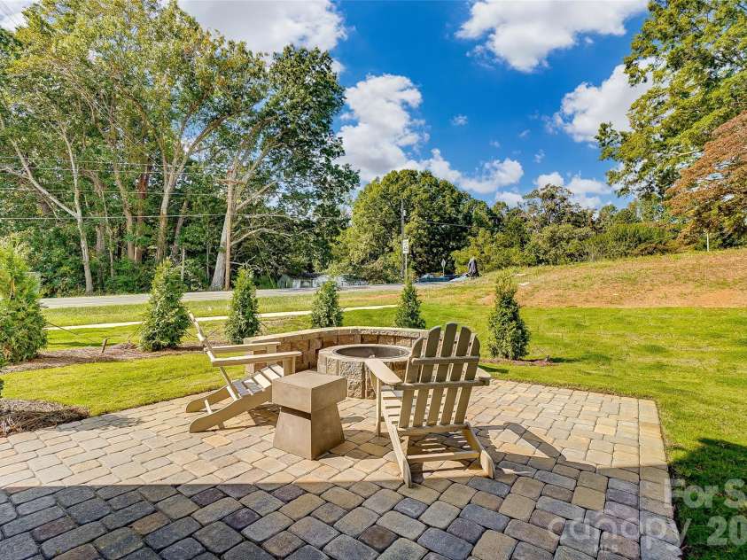 109 Summerhill Drive, Mooresville, NC 28115.  MLS# CAR4373648, YatesRealty ID 14922. Paver patio with firepit & seating wall