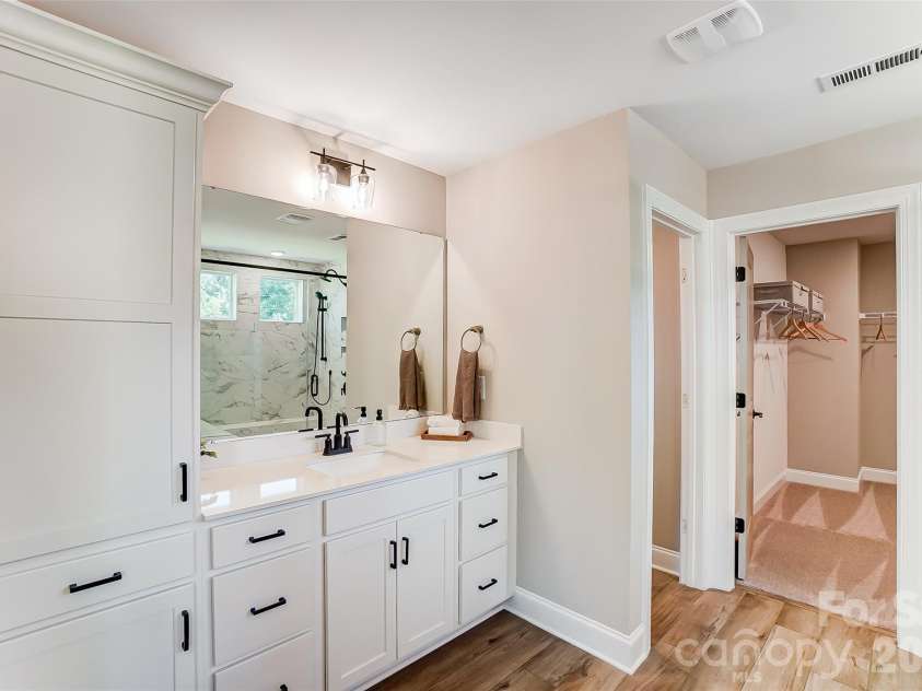 109 Summerhill Drive, Mooresville, NC 28115.  MLS# CAR4373648, YatesRealty ID 14922. Primary bathroom