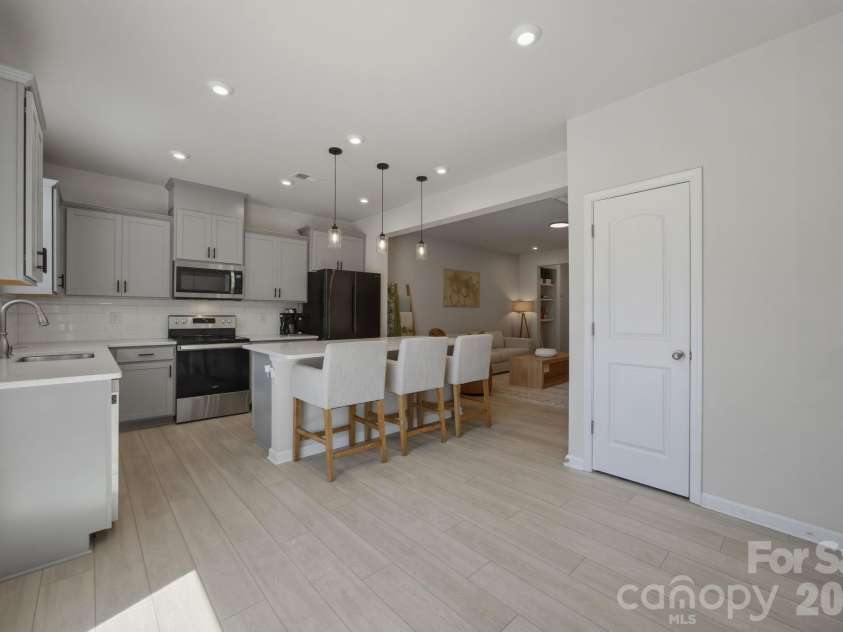 15617 Little Bluestem Street, Charlotte, NC 28278.  MLS# CAR4373465, YatesRealty ID 14925. Dining area flows beautifully to the kitchen