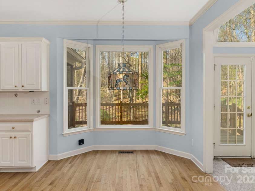 3109 Savannah Hills Drive, Matthews, NC 28105.  MLS# CAR4239036, YatesRealty ID 14925. Eat In Kitchen