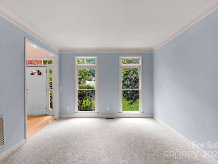 3109 Savannah Hills Drive, Matthews, NC 28105.  MLS# CAR4239036, YatesRealty ID 14925. Living Room