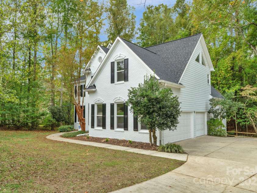 3109 Savannah Hills Drive, Matthews, NC 28105.  MLS# CAR4311056, YatesRealty ID 14925. 
