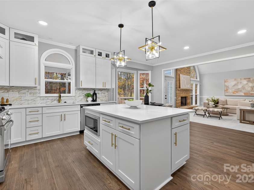 3109 Savannah Hills Drive, Matthews, NC 28105.  MLS# CAR4311056, YatesRealty ID 14925. 