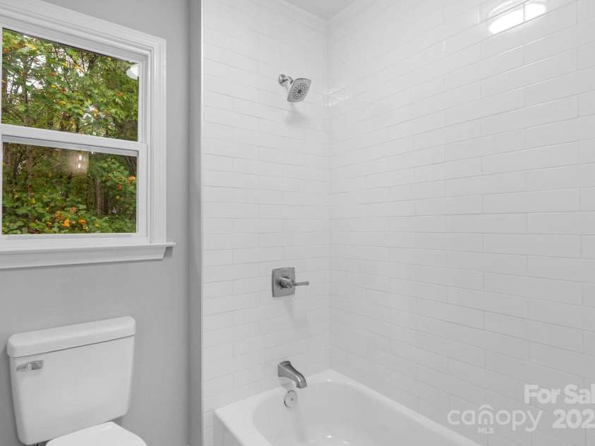 3109 Savannah Hills Drive, Matthews, NC 28105.  MLS# CAR4311056, YatesRealty ID 14925. Jack and Jill Bath
