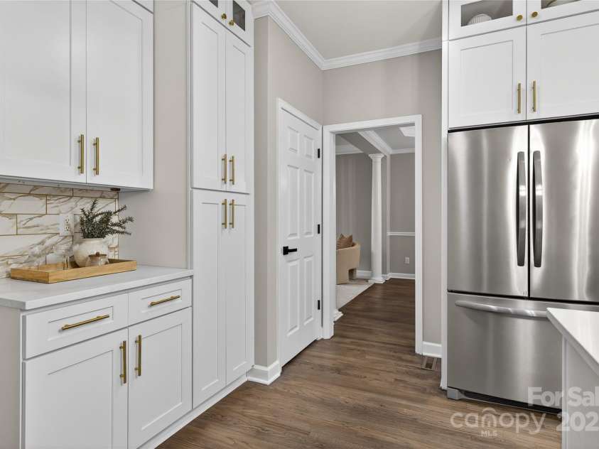 3109 Savannah Hills Drive, Matthews, NC 28105.  MLS# CAR4311056, YatesRealty ID 14925. Kitchen to Dining