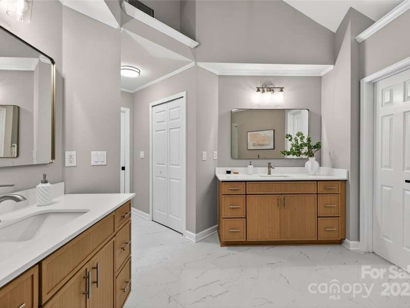 3109 Savannah Hills Drive, Matthews, NC 28105.  MLS# CAR4311056, YatesRealty ID 14925. Primary Bath