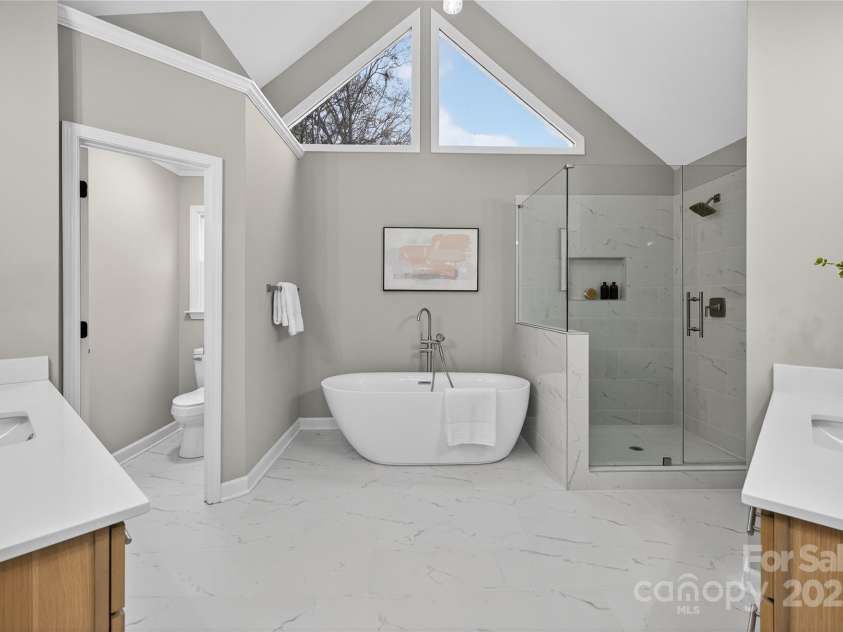 3109 Savannah Hills Drive, Matthews, NC 28105.  MLS# CAR4311056, YatesRealty ID 14925. Primary Bath Ensuite