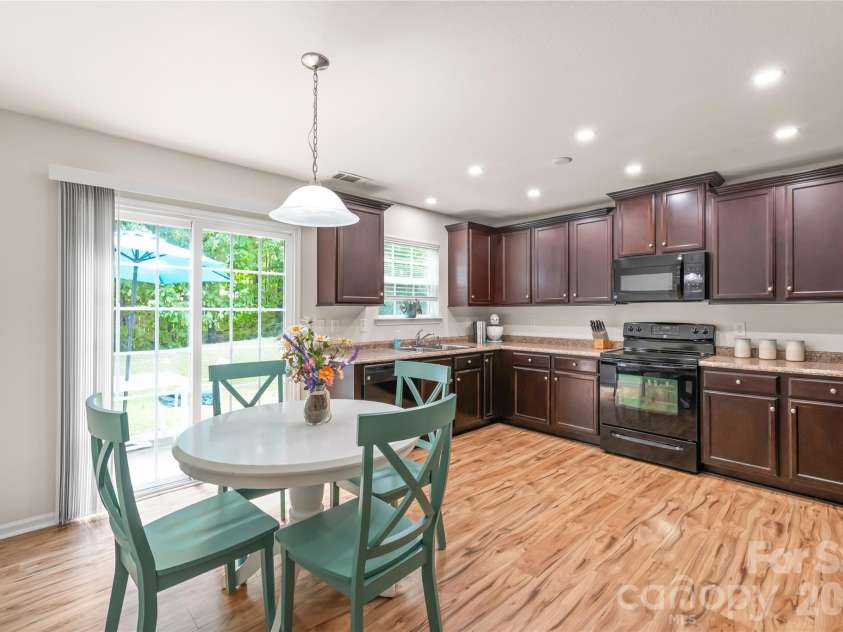 4166 Cordell Court, Midland, NC 28107.  MLS# CAR4373907, YatesRealty ID 14926. Gorgeous Kitchen with Ample Cabinetry