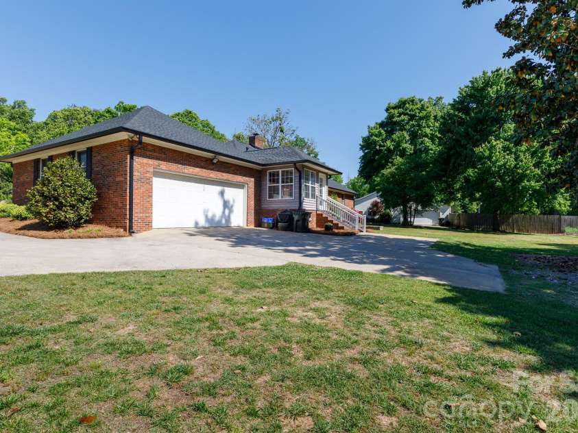 1711 Cricket Run, York, SC 29745.  MLS# CAR4373587, YatesRealty ID 14927. 