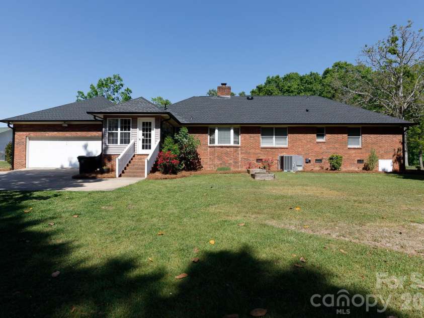 1711 Cricket Run, York, SC 29745.  MLS# CAR4373587, YatesRealty ID 14927. 