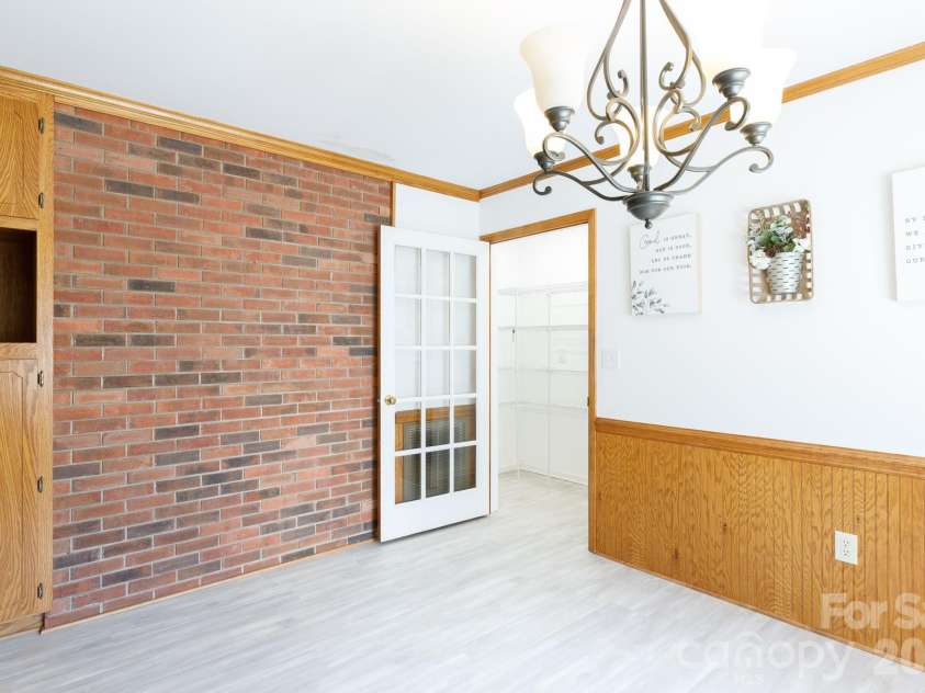 1711 Cricket Run, York, SC 29745.  MLS# CAR4373587, YatesRealty ID 14927. Breakfast Area off Kitchen
