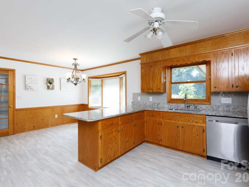 1711 Cricket Run, York, SC 29745.  MLS# CAR4373587, YatesRealty ID 14927. Kitchen