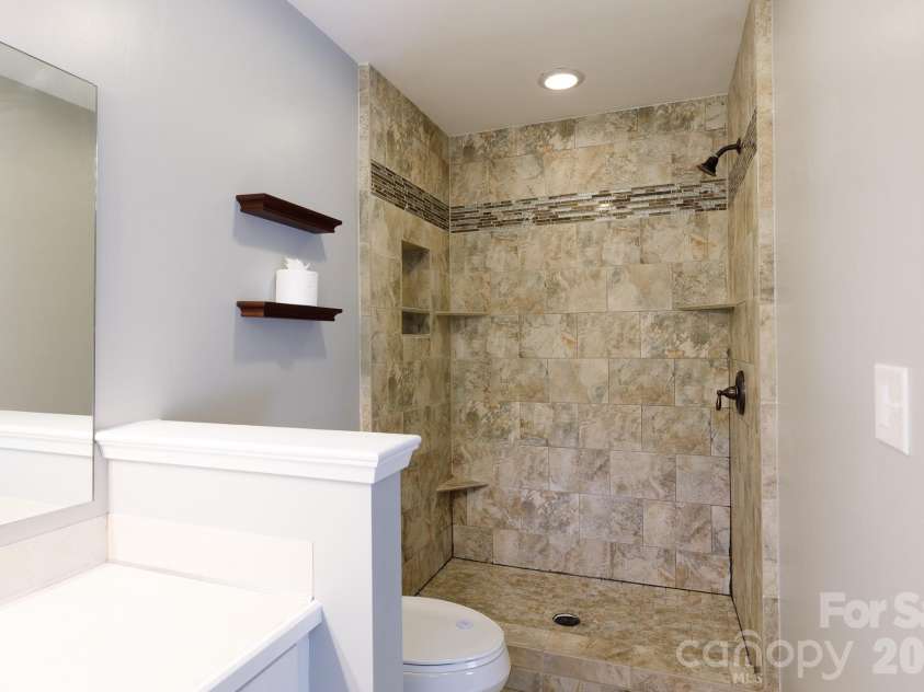 1711 Cricket Run, York, SC 29745.  MLS# CAR4373587, YatesRealty ID 14927. Primary Bathroom