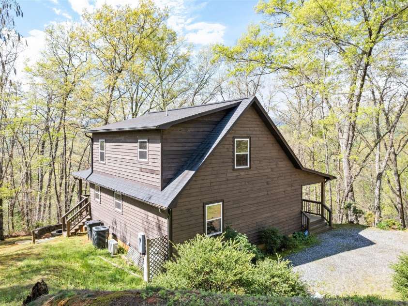 374 Rio Bravo Drive, Sylva, NC 28779.  MLS# CAR4252761, YatesRealty ID 14927. 