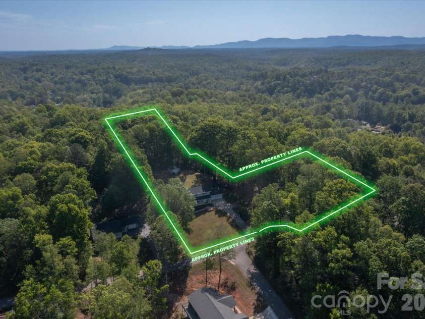 295 Cobblestone Drive, Marion, NC 28752.  MLS# CAR4373094, YatesRealty ID 14928. 