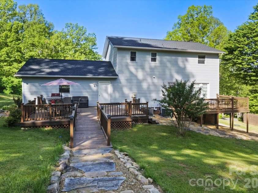 295 Cobblestone Drive, Marion, NC 28752.  MLS# CAR4373094, YatesRealty ID 14928. 