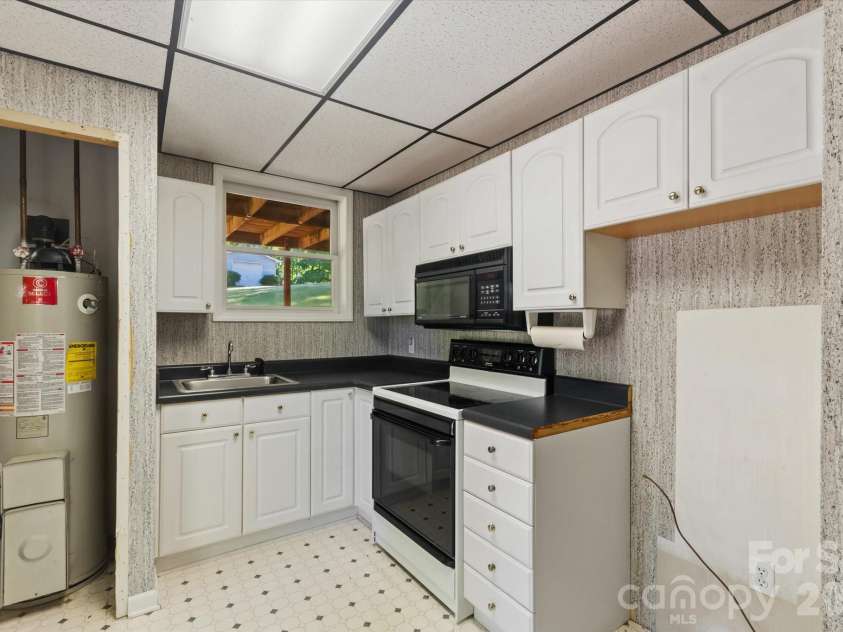 295 Cobblestone Drive, Marion, NC 28752.  MLS# CAR4373094, YatesRealty ID 14928. 