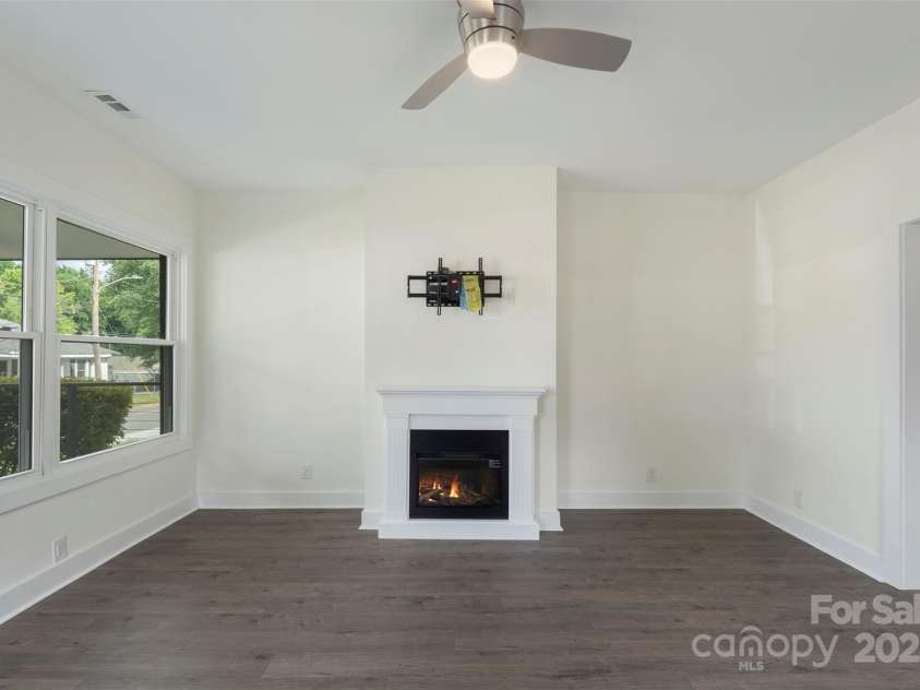 418 Link Street, Fort Mill, SC 29715.  MLS# CAR4259175, YatesRealty ID 14928. 