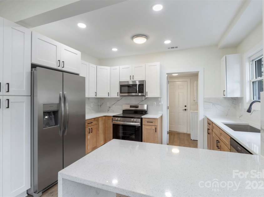 418 Link Street, Fort Mill, SC 29715.  MLS# CAR4259175, YatesRealty ID 14928. 