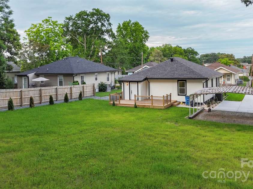 418 Link Street, Fort Mill, SC 29715.  MLS# CAR4259175, YatesRealty ID 14928. 