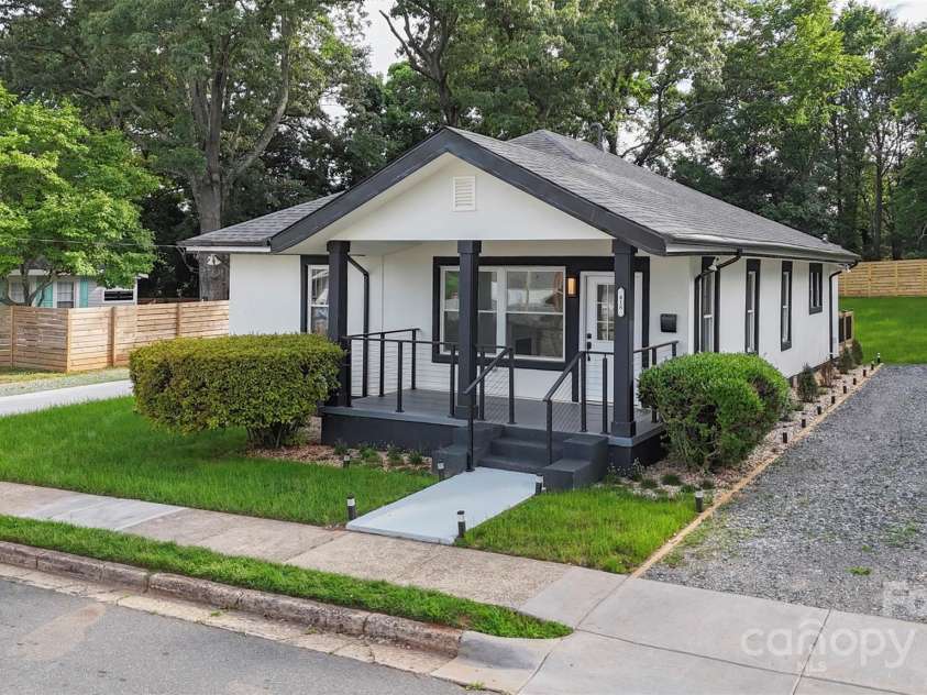 418 Link Street, Fort Mill, SC 29715.  MLS# CAR4259175, YatesRealty ID 14928. 