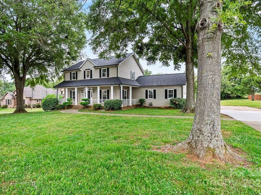 188 Turnberry Lane, Mooresville, NC 28117.  MLS# CAR4255890, YatesRealty ID 14929. 