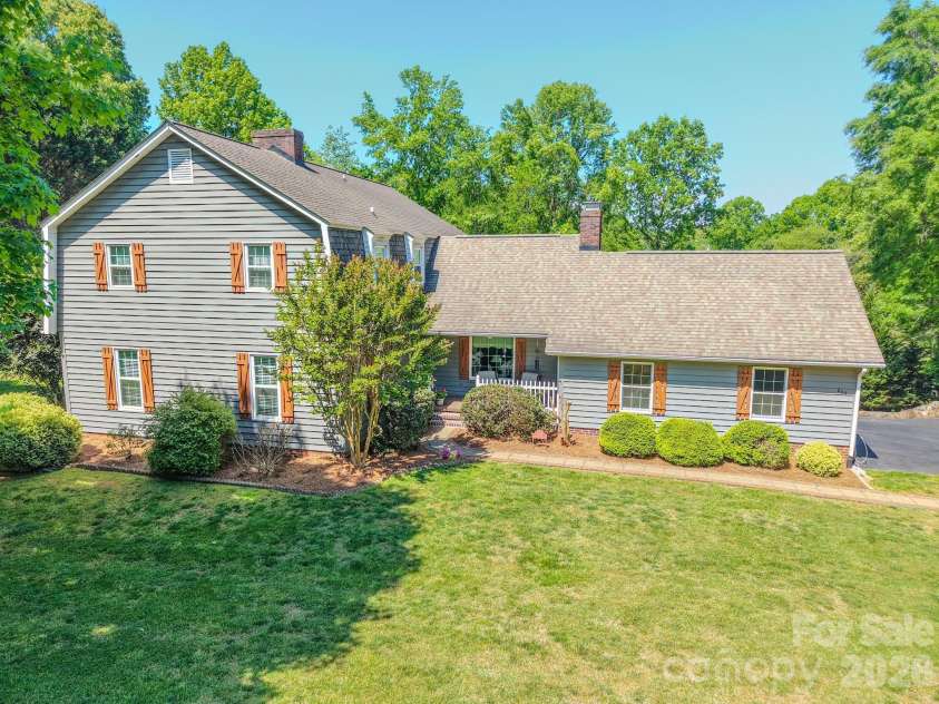204 Brentwood Drive, Maiden, NC 28650.  MLS# CAR4373069, YatesRealty ID 14929. 