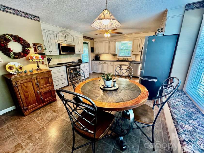 204 Brentwood Drive, Maiden, NC 28650.  MLS# CAR4373069, YatesRealty ID 14929. 