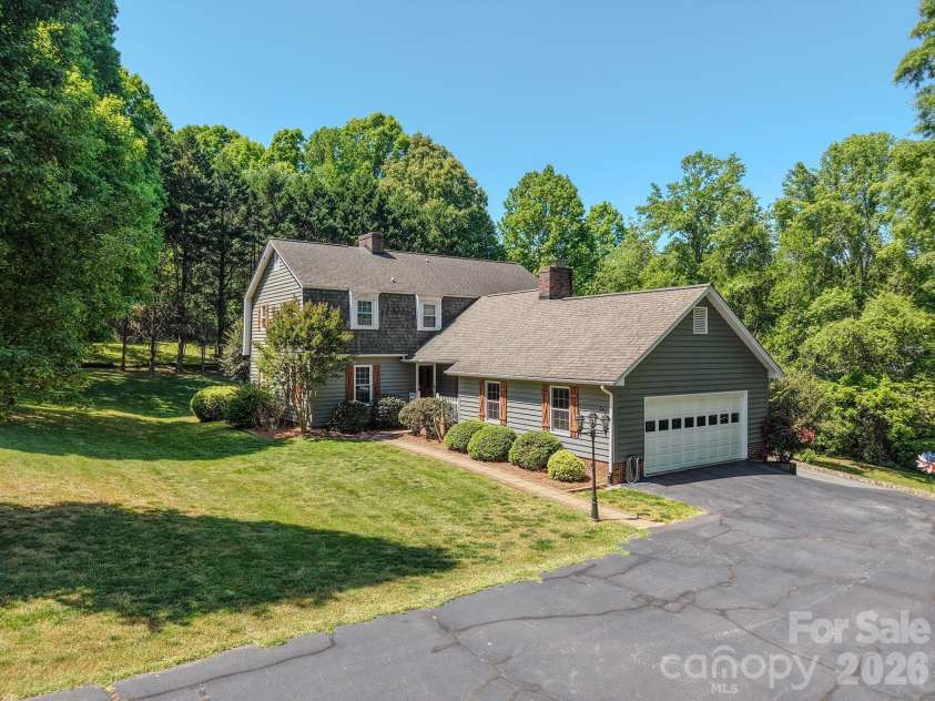 204 Brentwood Drive, Maiden, NC 28650.  MLS# CAR4373069, YatesRealty ID 14929. 