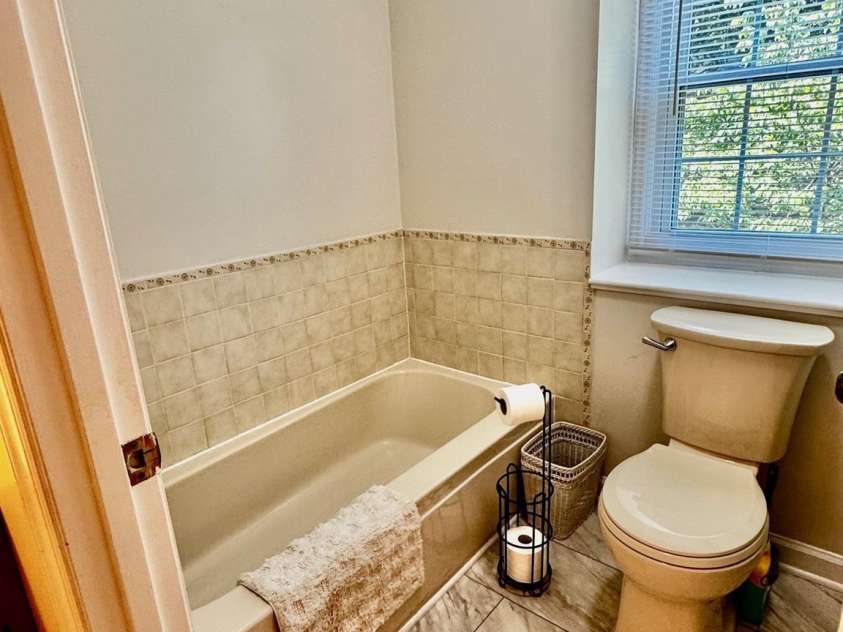 204 Brentwood Drive, Maiden, NC 28650.  MLS# CAR4373069, YatesRealty ID 14929. Primary Bath