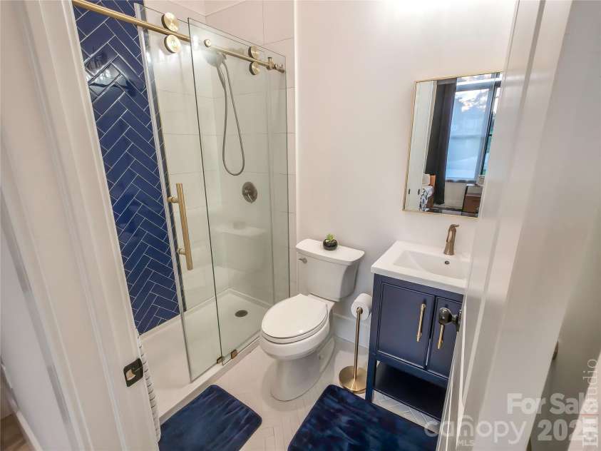 668 Players Ridge Road, Hickory, NC 28601.  MLS# CAR4306276, YatesRealty ID 1493. 