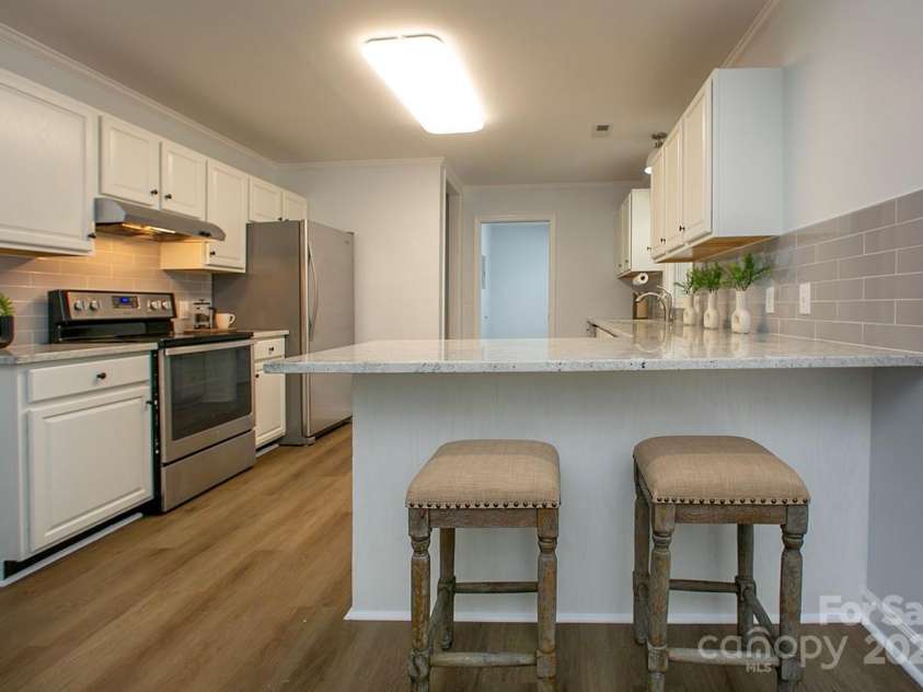 1610 Ford Street, Charlotte, NC 28216.  MLS# CAR4257993, YatesRealty ID 14930. And the kiddos will love the breakfast bar, too.