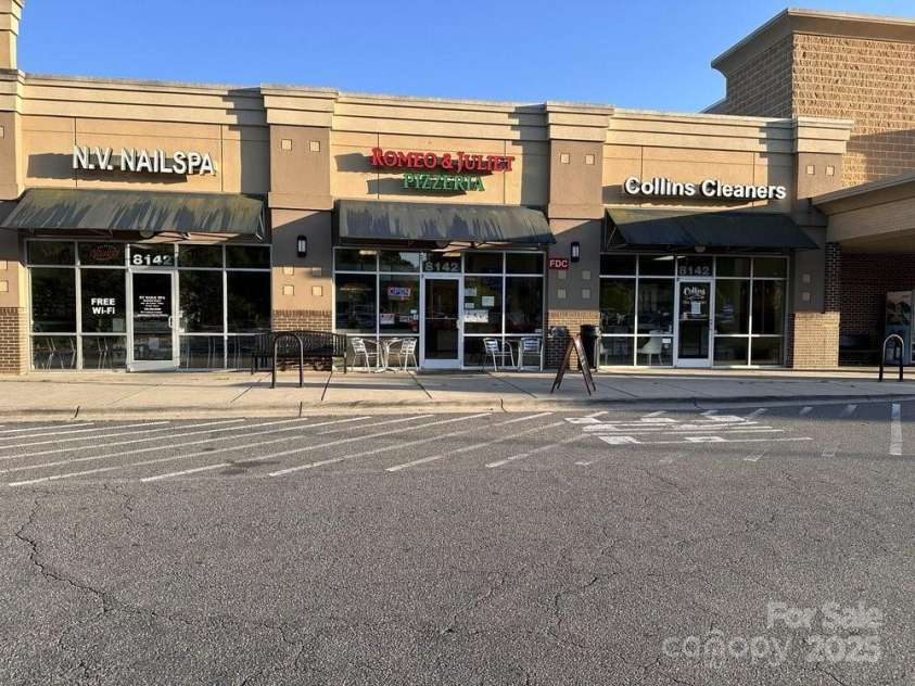 1610 Ford Street, Charlotte, NC 28216.  MLS# CAR4257993, YatesRealty ID 14930. And yummy food ...