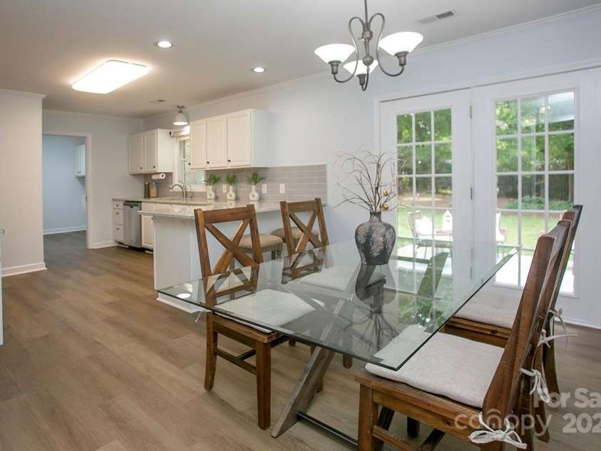 1610 Ford Street, Charlotte, NC 28216.  MLS# CAR4257993, YatesRealty ID 14930. Entertaining a breeze as the kitchen opens to the dining room.