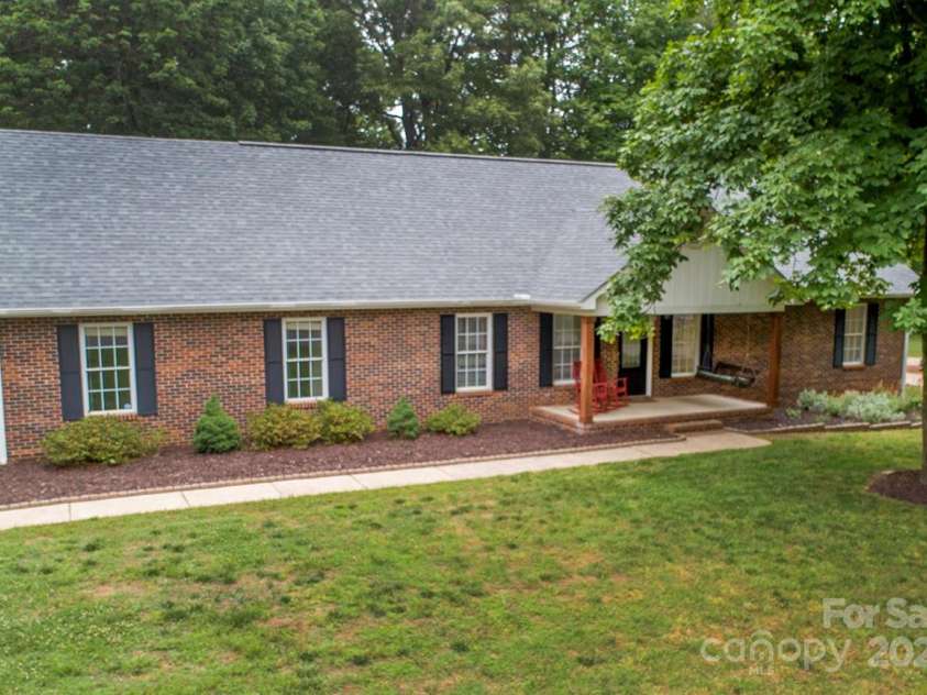 1610 Ford Street, Charlotte, NC 28216.  MLS# CAR4257993, YatesRealty ID 14930. Welcome home.