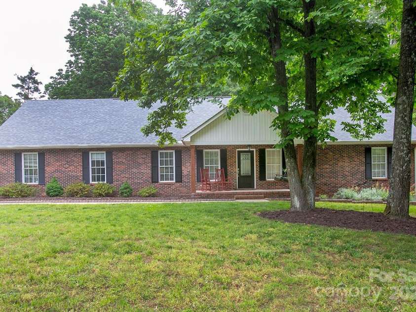 1610 Ford Street, Charlotte, NC 28216.  MLS# CAR4257993, YatesRealty ID 14930. Your new all-brick home.